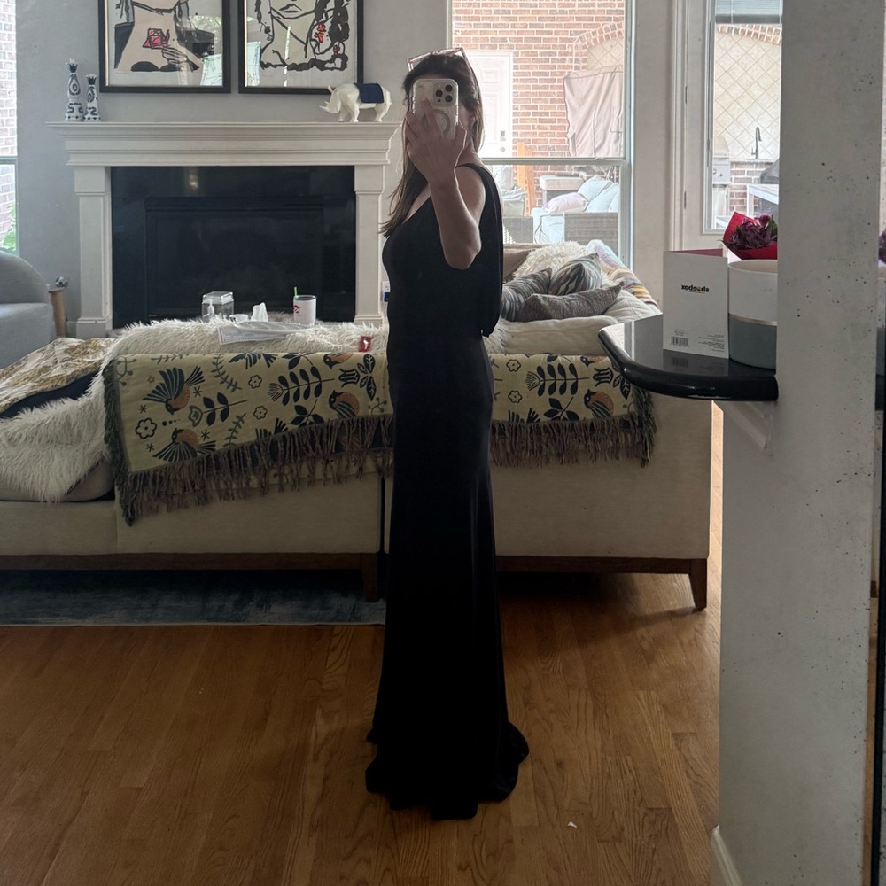 Backless Evening Dress. - Picture 3 of 4